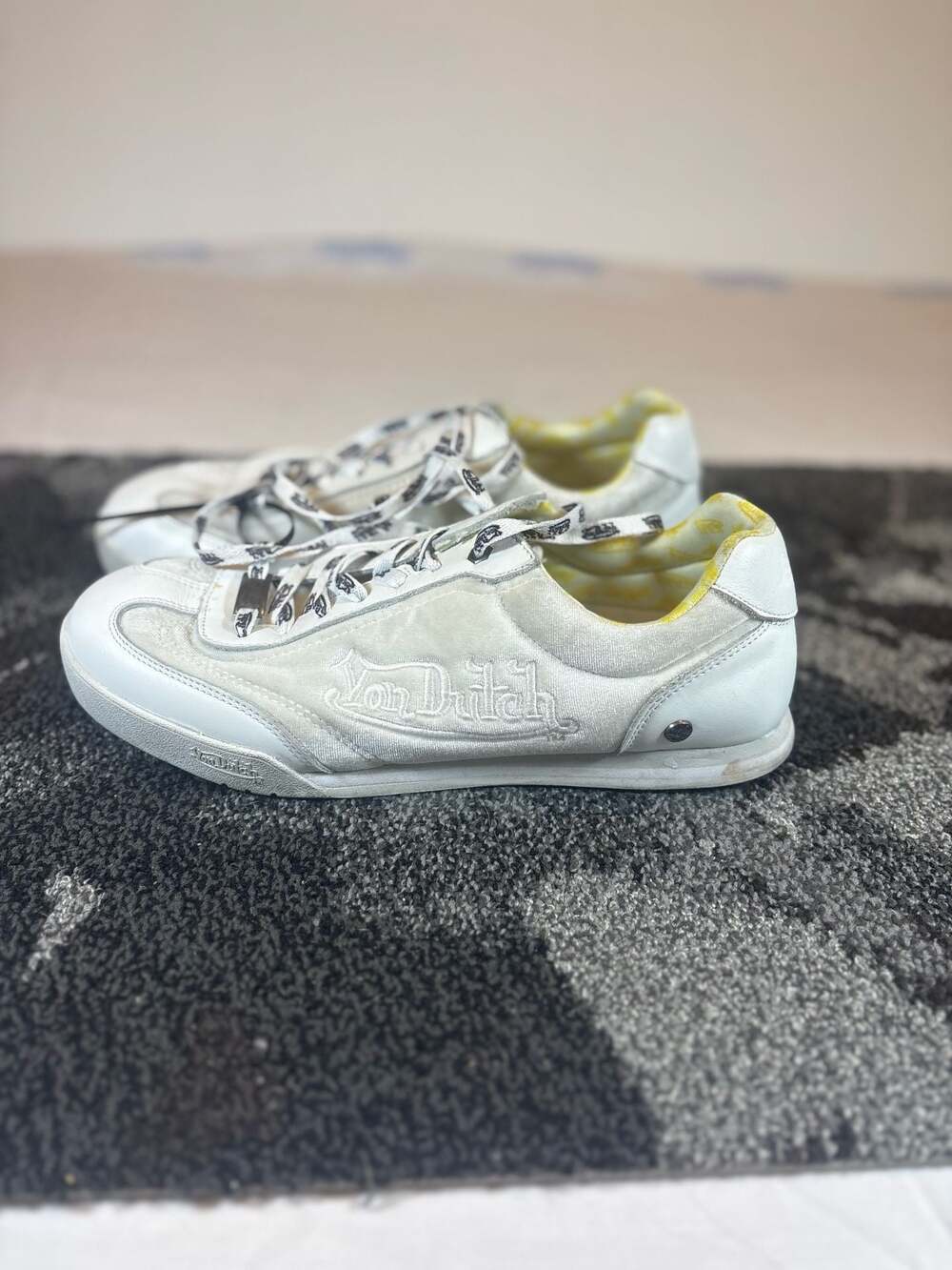 Von Dutch Ken's White Velvet Flying Eye Logo Casual Sneakers Men's Size 9.5 MRJ6